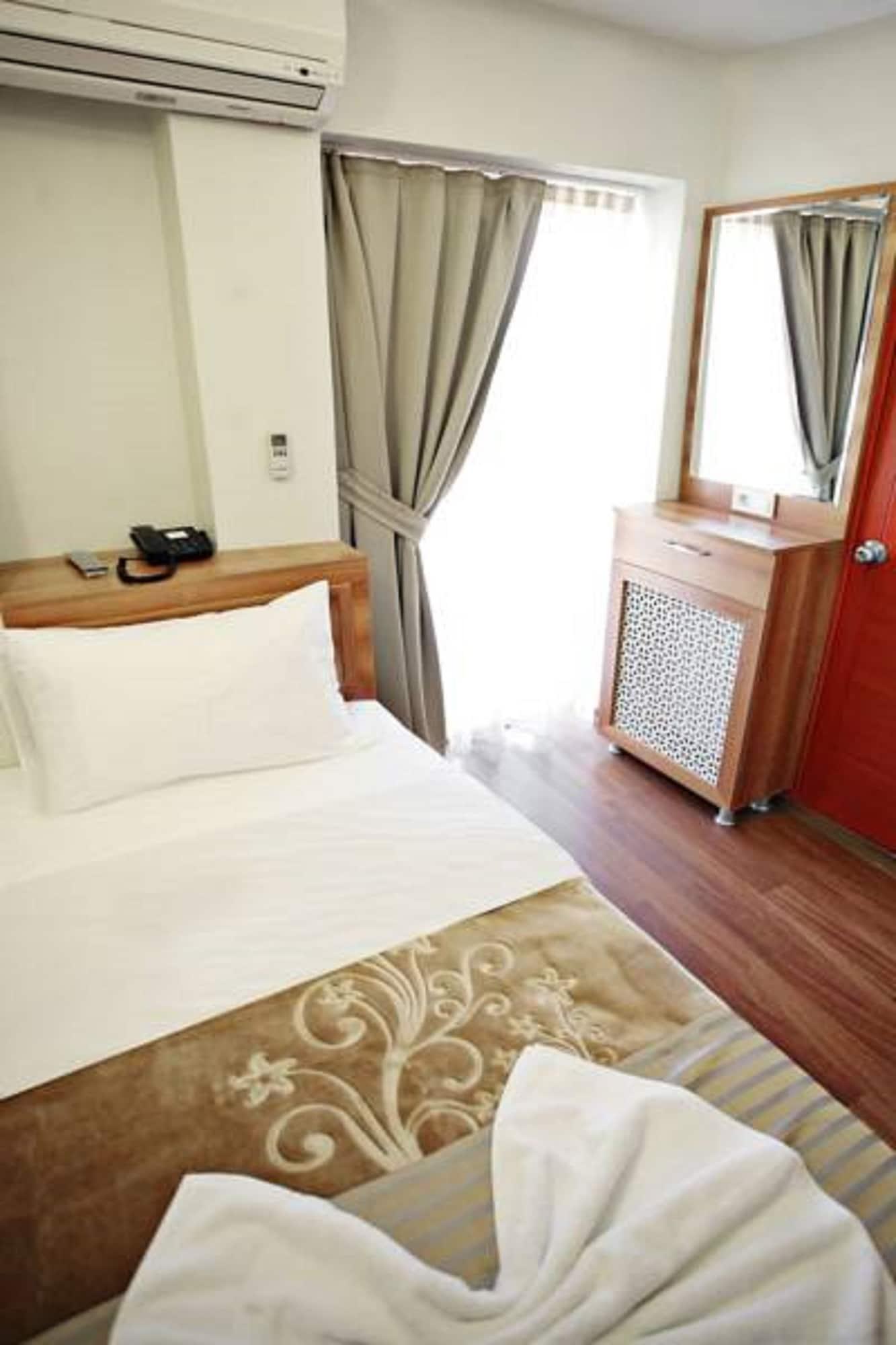 Taksim Palace Hotel Isztambul Kültér fotó